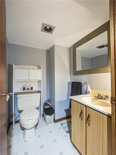 145 Hope Street E, Tavistock, ON - Indoor Photo Showing Bathroom
