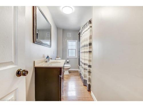 16 King Lane, Simcoe, ON - Indoor Photo Showing Bathroom