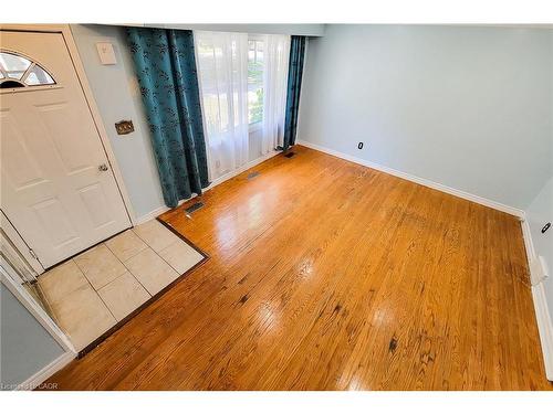 4433 Meadowvale Drive, Niagara Falls, ON - Indoor Photo Showing Other Room