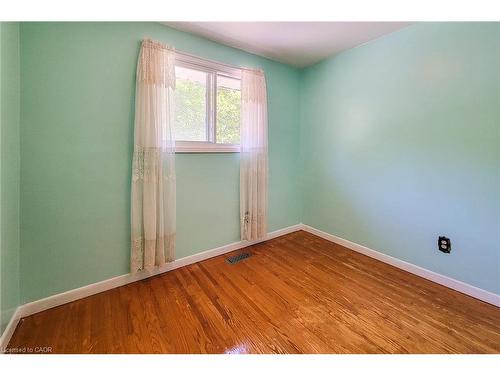 4433 Meadowvale Drive, Niagara Falls, ON - Indoor Photo Showing Other Room