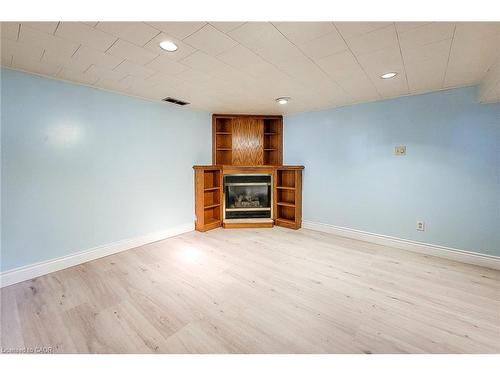 4433 Meadowvale Drive, Niagara Falls, ON - Indoor With Fireplace