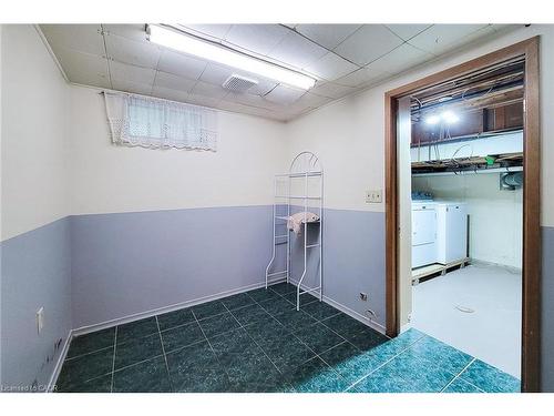 4433 Meadowvale Drive, Niagara Falls, ON - Indoor Photo Showing Other Room