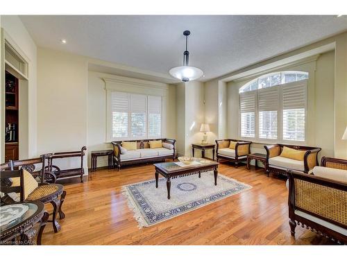 431 Deer Ridge Drive, Kitchener, ON - Indoor Photo Showing Living Room