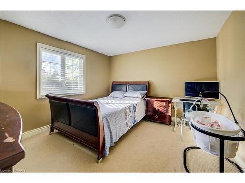 431 Deer Ridge Drive, Kitchener, ON - Indoor Photo Showing Bedroom