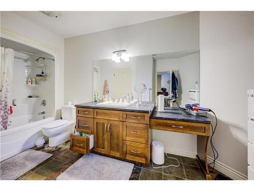 431 Deer Ridge Drive, Kitchener, ON - Indoor Photo Showing Bathroom