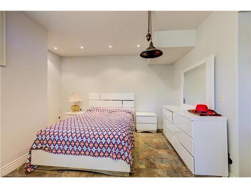 431 Deer Ridge Drive, Kitchener, ON - Indoor Photo Showing Bedroom