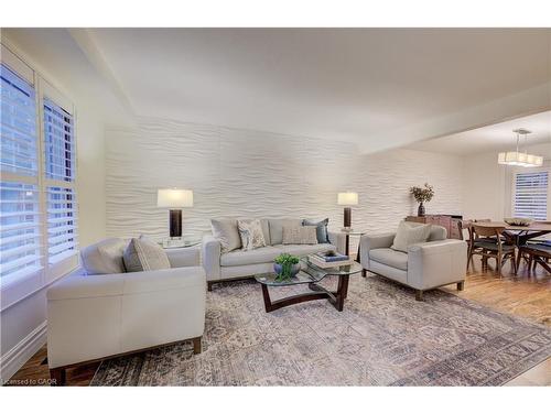 38 Academy Crescent, Waterloo, ON - Indoor Photo Showing Living Room