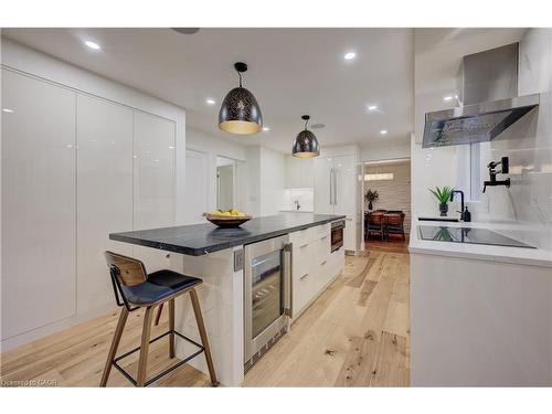 38 Academy Crescent, Waterloo, ON - Indoor Photo Showing Kitchen With Upgraded Kitchen
