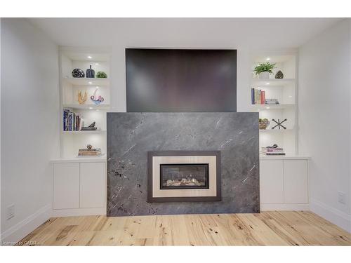 38 Academy Crescent, Waterloo, ON - Indoor Photo Showing Living Room With Fireplace
