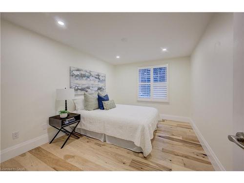 38 Academy Crescent, Waterloo, ON - Indoor Photo Showing Bedroom