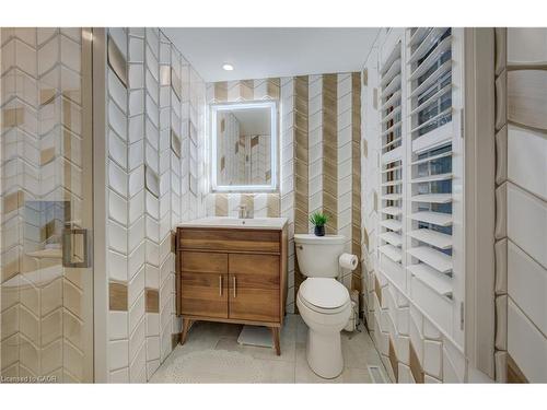 38 Academy Crescent, Waterloo, ON - Indoor Photo Showing Bathroom