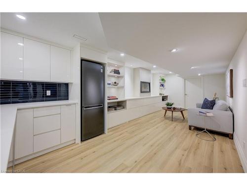 38 Academy Crescent, Waterloo, ON - Indoor Photo Showing Kitchen