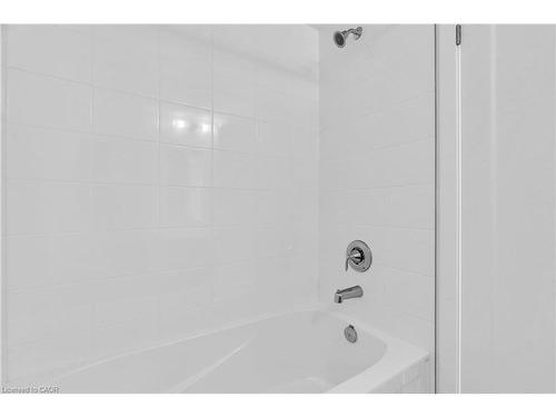 26-940 St. David Street N, Fergus, ON - Indoor Photo Showing Bathroom