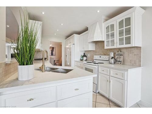 55 Edgewater Drive, Stoney Creek, ON - Indoor Photo Showing Kitchen With Double Sink