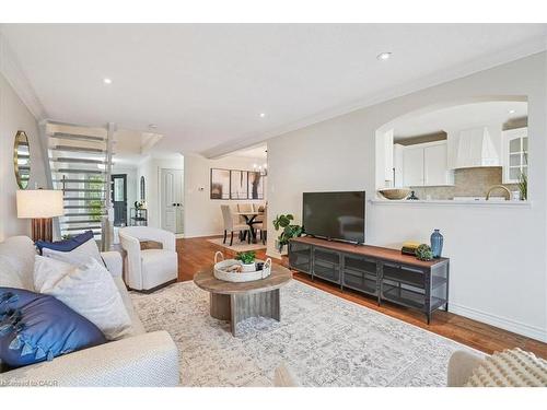 55 Edgewater Drive, Stoney Creek, ON - Indoor Photo Showing Living Room