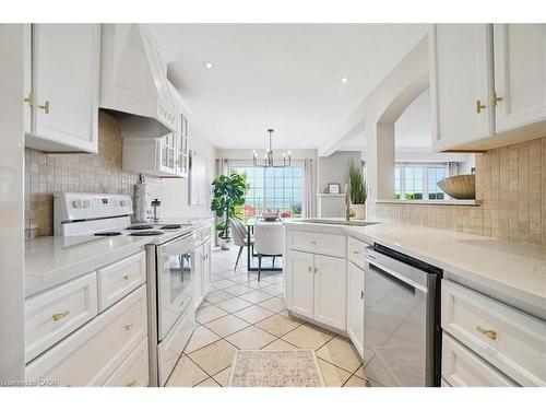 55 Edgewater Drive, Stoney Creek, ON - Indoor Photo Showing Kitchen