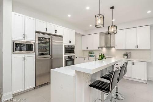 7123 White Pine Court, Mississauga, ON - Indoor Photo Showing Kitchen With Stainless Steel Kitchen With Upgraded Kitchen