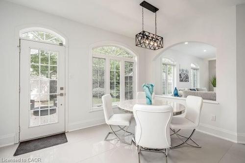 7123 White Pine Court, Mississauga, ON - Indoor Photo Showing Dining Room