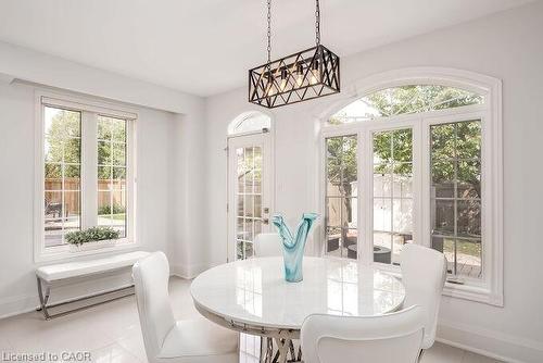 7123 White Pine Court, Mississauga, ON - Indoor Photo Showing Dining Room