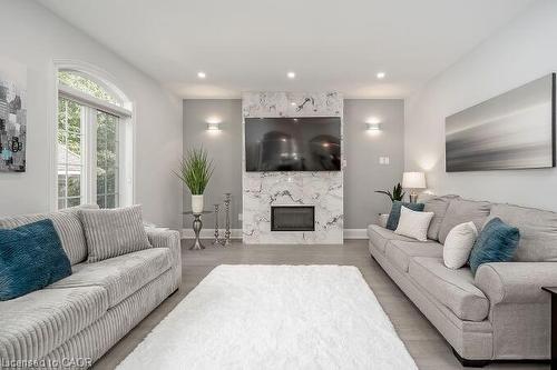 7123 White Pine Court, Mississauga, ON - Indoor Photo Showing Living Room With Fireplace