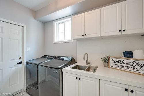 7123 White Pine Court, Mississauga, ON - Indoor Photo Showing Laundry Room