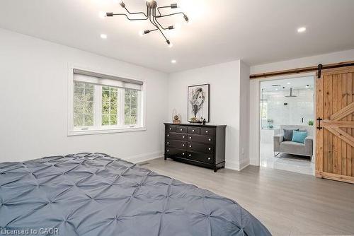 7123 White Pine Court, Mississauga, ON - Indoor Photo Showing Bedroom