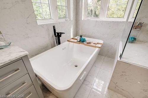 7123 White Pine Court, Mississauga, ON - Indoor Photo Showing Bathroom