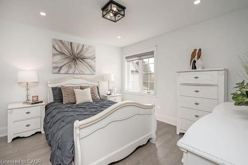 7123 White Pine Court, Mississauga, ON - Indoor Photo Showing Bedroom