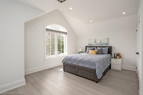 7123 White Pine Court, Mississauga, ON - Indoor Photo Showing Bedroom