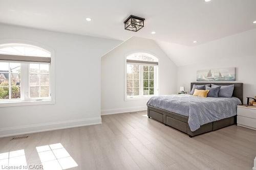 7123 White Pine Court, Mississauga, ON - Indoor Photo Showing Bedroom