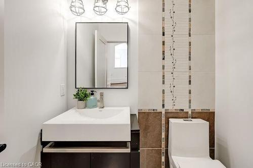 7123 White Pine Court, Mississauga, ON - Indoor Photo Showing Bathroom