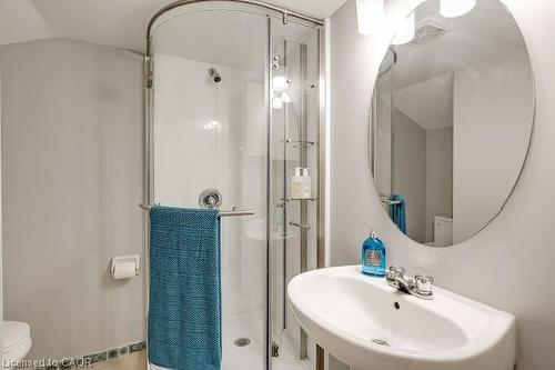 7123 White Pine Court, Mississauga, ON - Indoor Photo Showing Bathroom