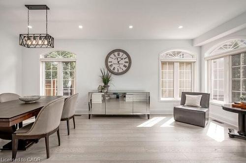 7123 White Pine Court, Mississauga, ON - Indoor Photo Showing Dining Room