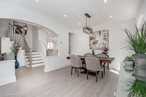 7123 White Pine Court, Mississauga, ON - Indoor Photo Showing Dining Room