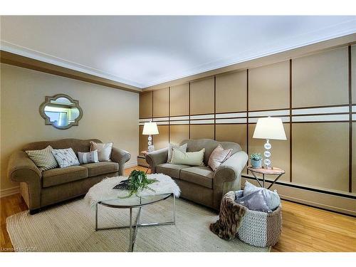 108-510 Queenston Road, Hamilton, ON - Indoor Photo Showing Living Room