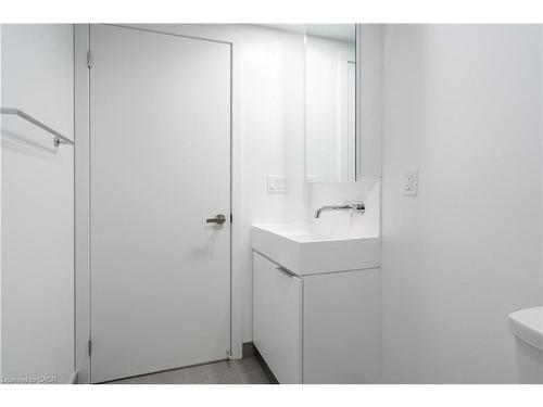 309-370 Martha Street, Burlington, ON - Indoor Photo Showing Bathroom