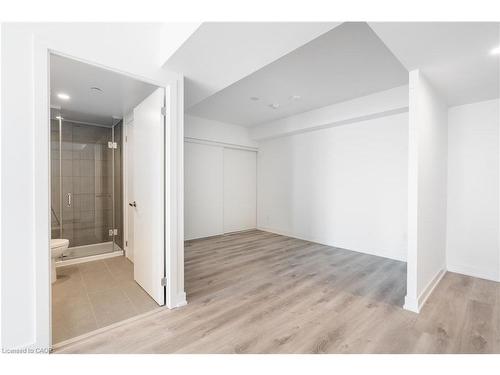 309-370 Martha Street, Burlington, ON - Indoor Photo Showing Other Room