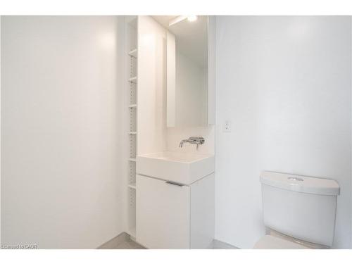 309-370 Martha Street, Burlington, ON - Indoor Photo Showing Bathroom