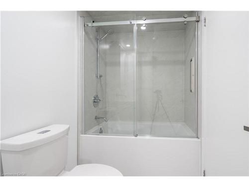 309-370 Martha Street, Burlington, ON - Indoor Photo Showing Bathroom