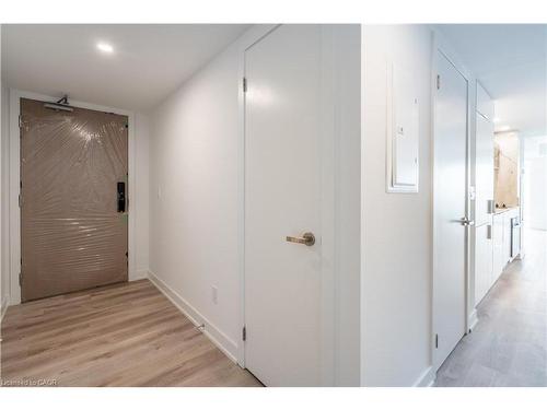 309-370 Martha Street, Burlington, ON - Indoor Photo Showing Other Room