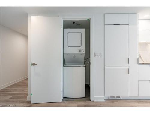 309-370 Martha Street, Burlington, ON - Indoor Photo Showing Laundry Room