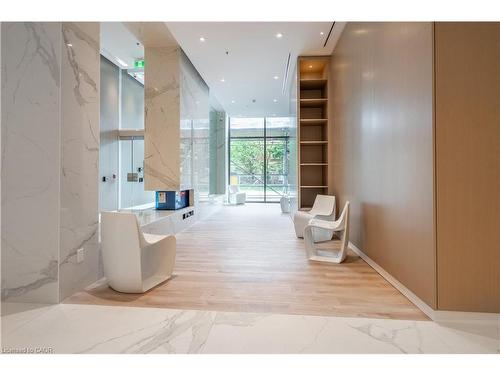 309-370 Martha Street, Burlington, ON - Indoor