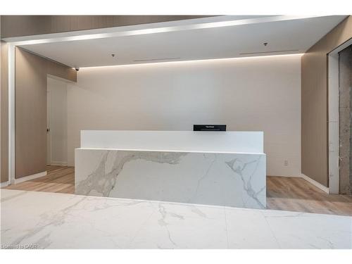 309-370 Martha Street, Burlington, ON - Indoor