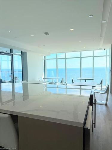 309-370 Martha Street, Burlington, ON - Indoor