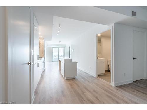 309-370 Martha Street, Burlington, ON - Indoor Photo Showing Other Room