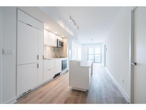 309-370 Martha Street, Burlington, ON - Indoor Photo Showing Kitchen