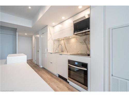 309-370 Martha Street, Burlington, ON - Indoor