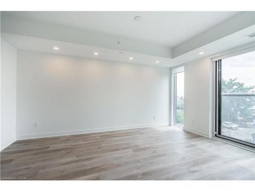309-370 Martha Street, Burlington, ON - Indoor Photo Showing Other Room