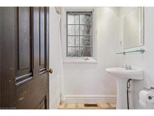 240 Paisley Street, Guelph, ON - Indoor Photo Showing Bathroom