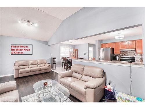 112 Hollyridge Crescent, Kitchener, ON - Indoor Photo Showing Living Room
